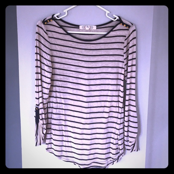 Stretchy comfortable tan and navy top - Picture 1 of 5